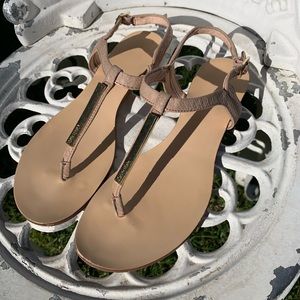 CLOSING CLOSET 🆘Calvin Klein Samira Thong Sandals